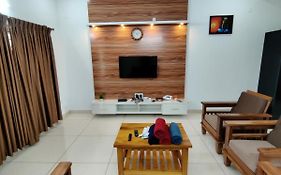 Ss Luxury Comforts 2Bhk Ac Service Apartment